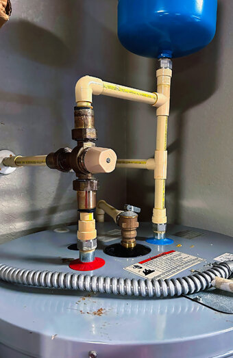 https://mountpleasanthotwater.com.au/uploads/2025/06/electric-hot-water-system-73015.jpg