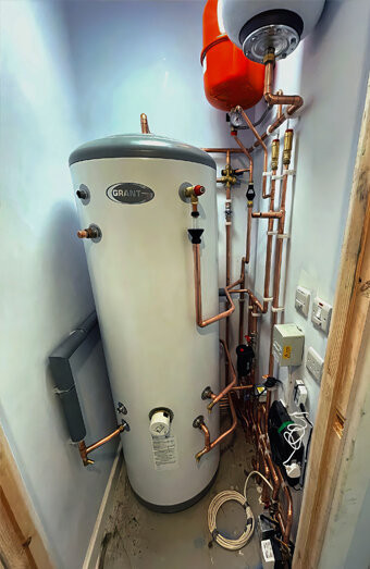 https://mountpleasanthotwater.com.au/uploads/2025/06/gas-hot-water-system-11703.jpg