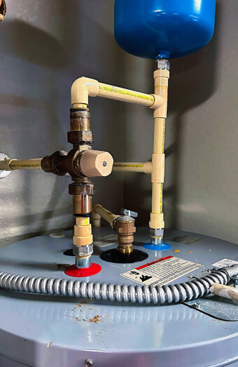 https://mountpleasanthotwater.com.au/uploads/2025/06/gas-hot-water-system-63012.jpg
